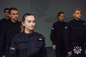 Na zdjęciu policjanci podczas oficjalnego ślubowania.