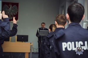 Na zdjęciu policjanci podczas oficjalnego ślubowania.