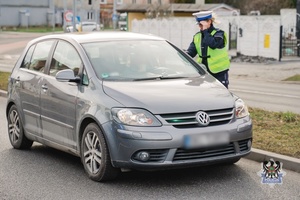 Na zdjęciu policjanci oraz uczestnicy akcji profilaktycznej.