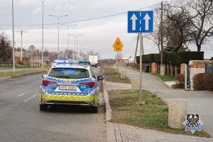 Na zdjęciu policjanci oraz uczestnicy akcji profilaktycznej.