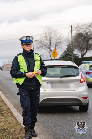 Na zdjęciu policjanci oraz uczestnicy akcji profilaktycznej.