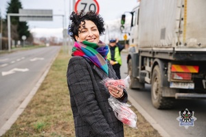 Na zdjęciu policjanci oraz uczestnicy akcji profilaktycznej.