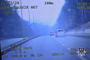 Screen z zarejestrowaną prędkością 123 km/h.