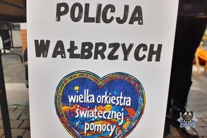 Na zdjęciu uczestnicy Wielkiej Orkiestry Świątecznej Pomocy w Wałbrzychu.