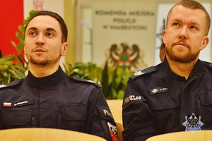 Na zdjęciu policjanci podczas wizyty w Centrum Krwiodawstwa i Krwiolecznictwa w Wałbrzychu.