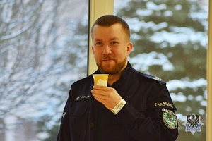 Na zdjęciu policjanci podczas wizyty w Centrum Krwiodawstwa i Krwiolecznictwa w Wałbrzychu.