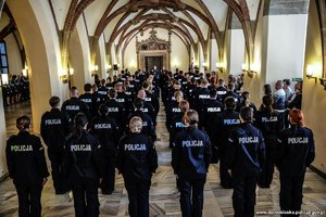 Na zdjęciu policjanci podczas oficjalnego ślubowania.