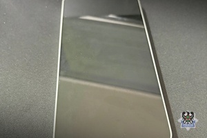 Na zdjęciu przykładowy telefon komórkowy.