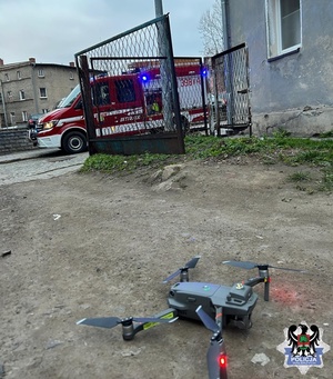 ma zdjęciu dron