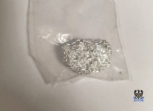 Na zdjęciu zawiniątko z narkotykami.