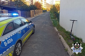 radiowóz i hulajnoga