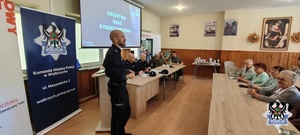 Bezpieczeństwo przede wszystkim – kolejna udana debata z seniorami Policjanci, eksperci i seniorzy rozmawiali o zagrożeniach i sposobach ich unikania