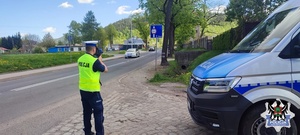 policjanci podczas służby  w długi majowy weekend