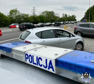 policjanci podczas służby  w długi majowy weekend