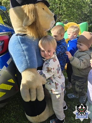zdjęcia  z wizyty policjantów w przedszkolu