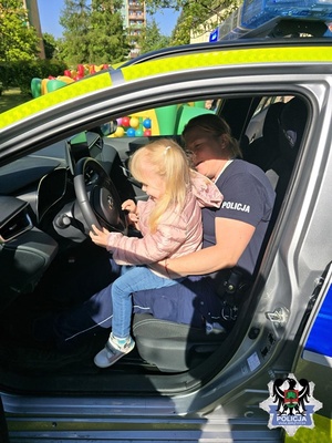 zdjęcia  z wizyty policjantów w przedszkolu