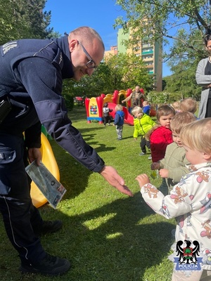 zdjęcia  z wizyty policjantów w przedszkolu