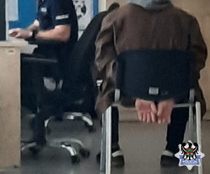 Sprawca podczas podczas przesłuchania na komisariacie