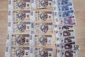 50-latek zatrzymany za kradzież środków z konta sąsiadki. Policjanci odzyskali sporą część pieniędzy
