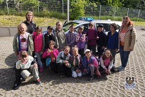 Na zdjęciu policjanci podczas spotkania z uczniami ze szkoły muzycznej.