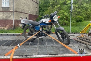 Na zdjęciu odzyskany motorower.