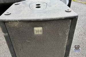 Na zdjęciu odzyskane przez policjantów przedmioty pochodzące z kradzieży.