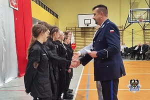 Na zdjęciu uczestnicy uroczystego dnia kadeta w IV Liceum Ogólnokształcącym.