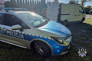 Na zdjęciu radiowóz oraz kontrolowany samochód.