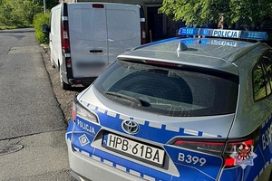 Na zdjęciu radiowóz oraz kontrolowany samochód.