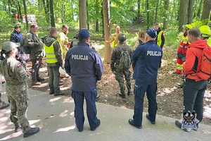 Na zdjęciu uczestnicy działań ratowniczych na terenie Książąńskiego Parku Krajobrazowego.