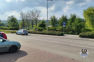 Na zdjęciu radiowóz w miejscu kontroli autokarów.