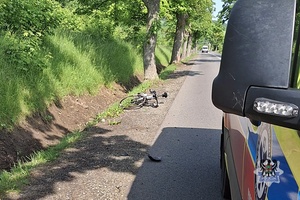 Na zdjęciu uszkodzony w wyniku wypadku rower.