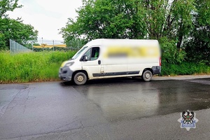 Na zdjęciu kontrolowany samochód.