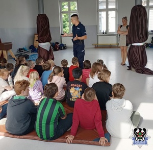 Policjant podczas prelekcji