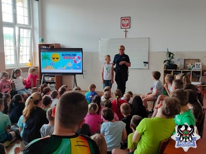 Policjantka podczas spotkań z uczniami