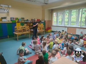 Policjantka podczas spotkań z uczniami