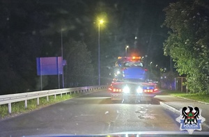 auto na lawecie,  którym poruszał się sprawca