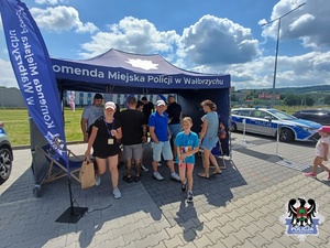 zdjęcia  z festynów i pikników z udziałem policjantów