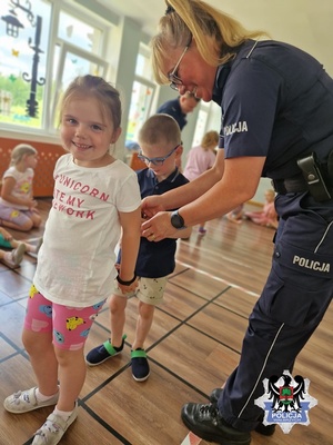 spotkanie policjantów w przedszkolu