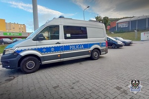 Na zdjęciu policyjny radiowóz.