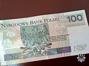 Na zdjęciu przykładowe 100 złotych.
