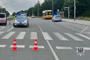 Na zdjęciu uszkodzony w wyniku wypadku samochód