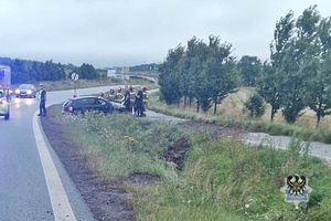 Na zdjęciu uszkodzony w wyniku kolizji drogowej samochód.