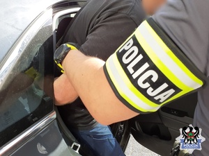 Nietrzeźwy kierowca, zakaz i cudze auto. 35-latek zatrzymany przez wałbrzyskich policjantów