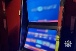 Na zdjęciu zabezpieczony automat do gier hazardowych.