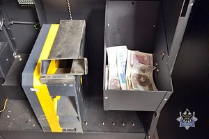 Na zdjęciu zabezpieczony automat do gier hazardowych.