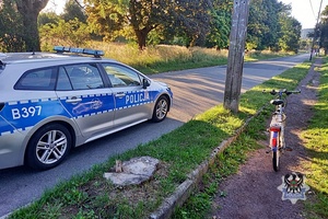 Na zdjęciu radiowóz oraz rower.