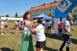 Na zdjęciu policjantki na mecie biegu.
