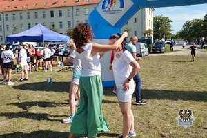 Na zdjęciu policjantki na mecie biegu.