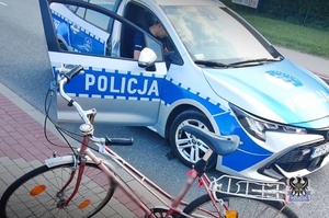 Na zdjęciu radiowóz oraz przykładowy rower.